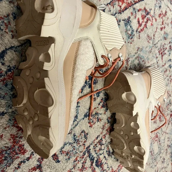 Sorel Cream Lace-Up Boots chunky heel size 9 - Picture 6 of 7